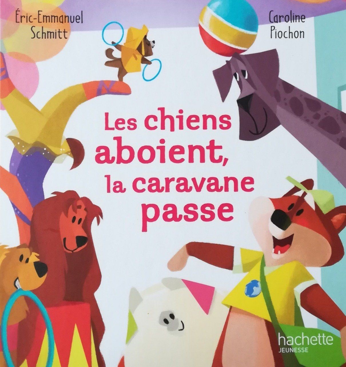 Les chiens aboient la caravane passe