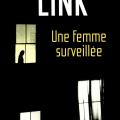 Une femme surveillée